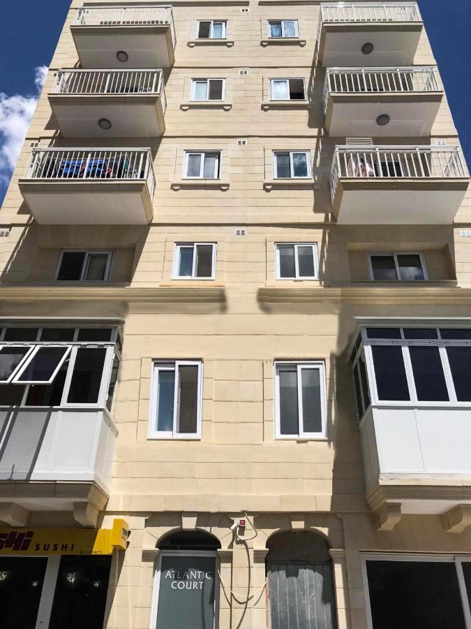 F11 Room 3, Private Room Two Single Beds Shared Bathroom In Shared Flat Msida Extérieur photo
