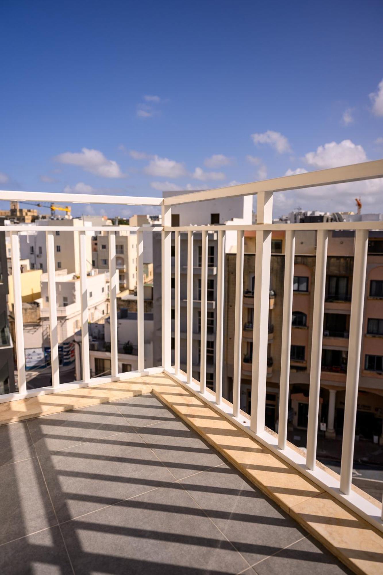 F11 Room 3, Private Room Two Single Beds Shared Bathroom In Shared Flat Msida Extérieur photo