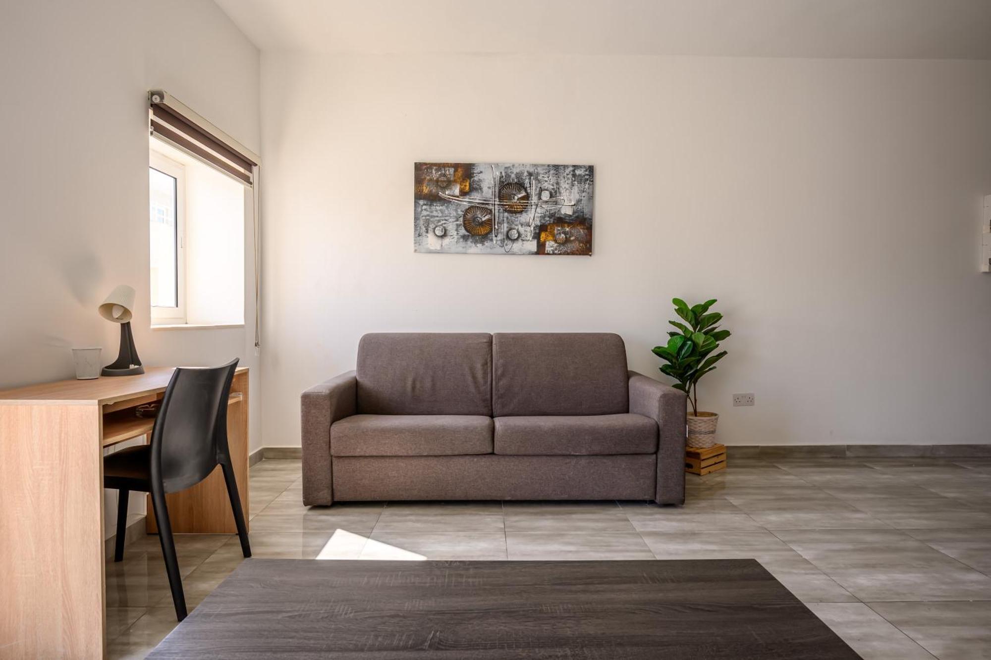 F11 Room 3, Private Room Two Single Beds Shared Bathroom In Shared Flat Msida Extérieur photo