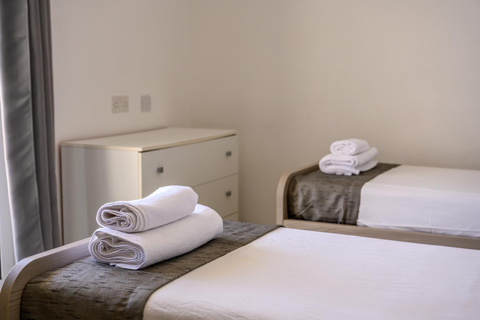 F11 Room 3, Private Room Two Single Beds Shared Bathroom In Shared Flat Msida Extérieur photo