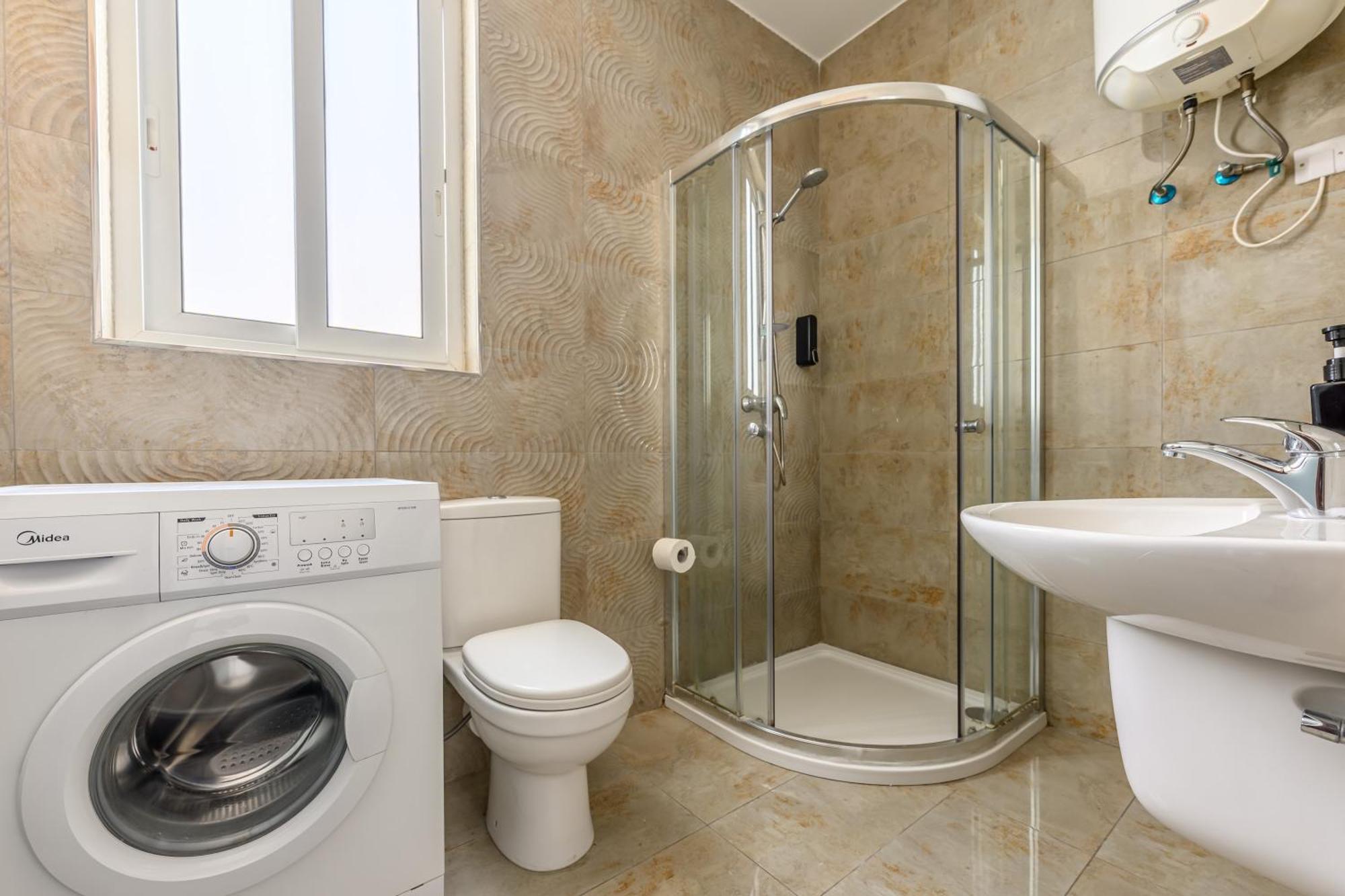 F11 Room 3, Private Room Two Single Beds Shared Bathroom In Shared Flat Msida Extérieur photo