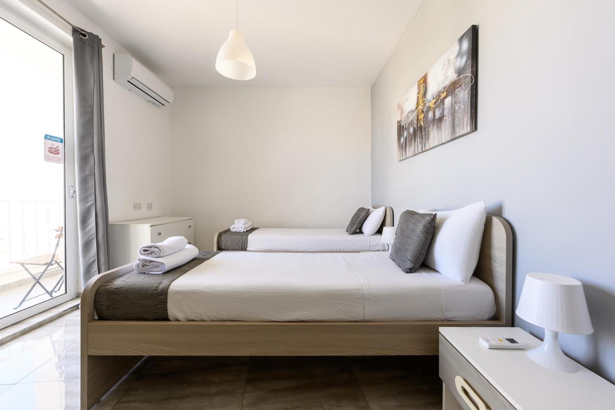 F11 Room 3, Private Room Two Single Beds Shared Bathroom In Shared Flat Msida Extérieur photo