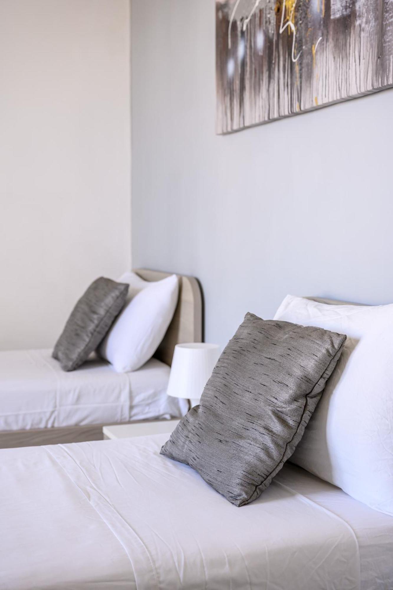 F11 Room 3, Private Room Two Single Beds Shared Bathroom In Shared Flat Msida Extérieur photo
