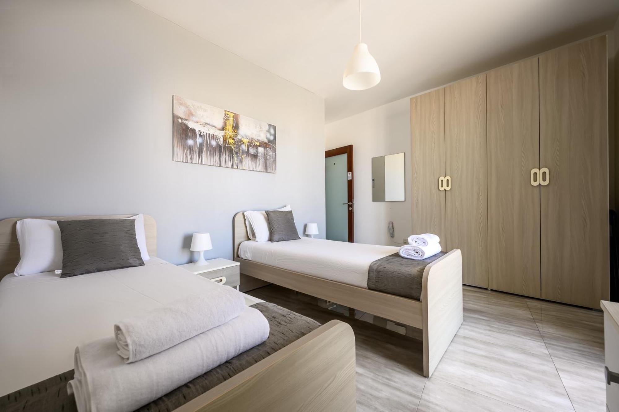 F11 Room 3, Private Room Two Single Beds Shared Bathroom In Shared Flat Msida Extérieur photo